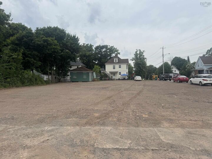 225 McColl Street — photo 1
