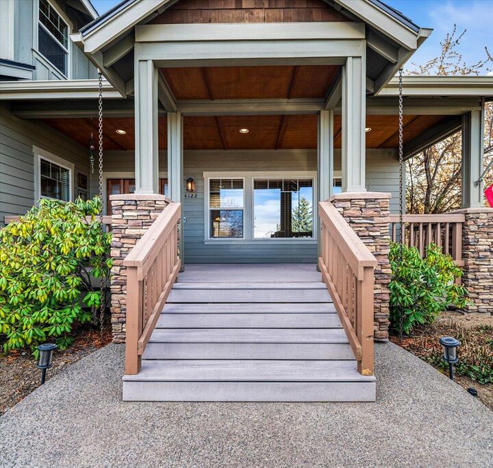 Property Photo: 4122 SW Salmon Place OR 97756