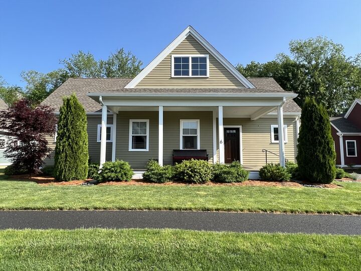 Property Photo:  6 East Commons Drive 6  MA 01035 