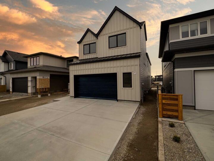 Property Photo: 681 Devonia Road W AB T1J 5W3