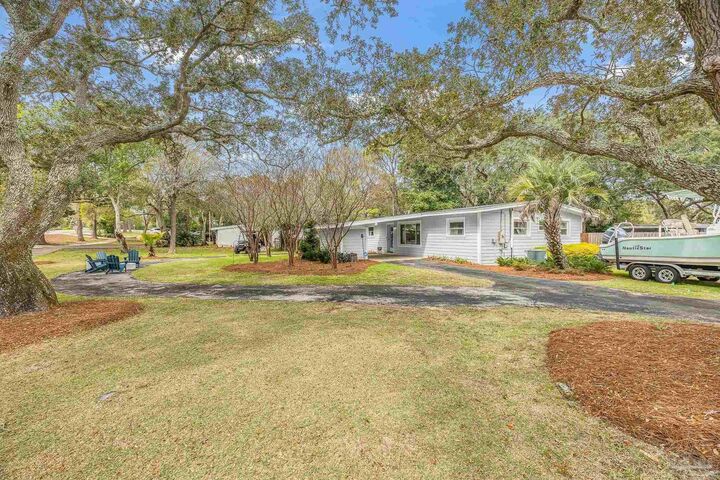 Property Photo:  306 Shoreline Dr  FL 32561 