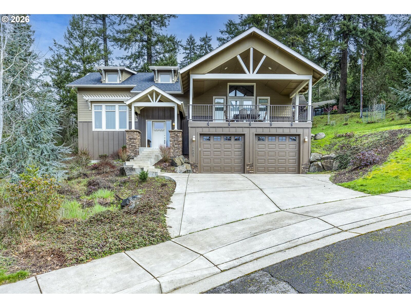 Property Photo:  1865 E 43rd Ave  OR 97405 