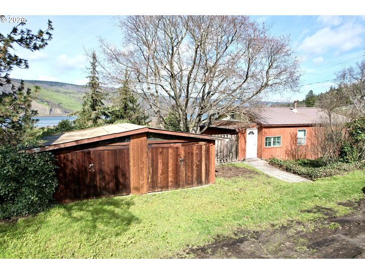 Property Photo:  102 Idaho St  OR 97040 