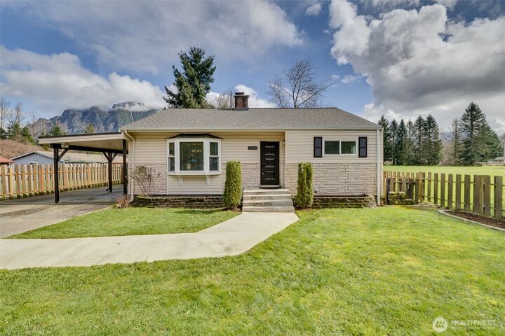 Property Photo: 12316 412th Avenue SE WA 98045