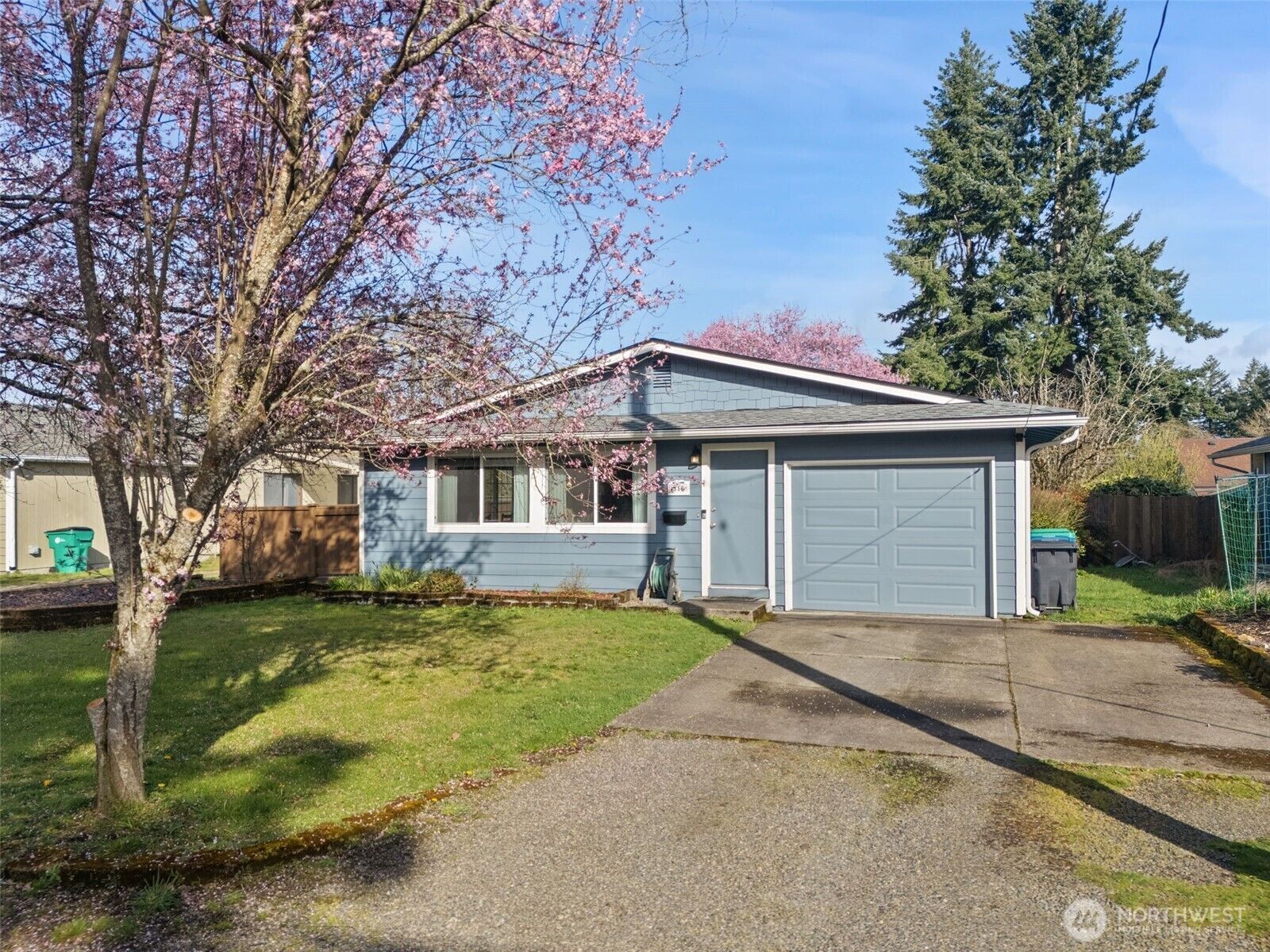 Property Photo:  716  Plymouth Street SW  WA 98502 