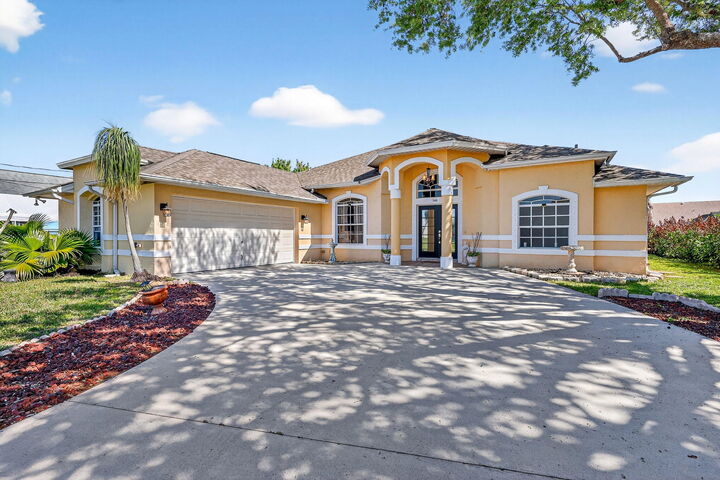 Property Photo:  544 SE Nome Drive  FL 34984 