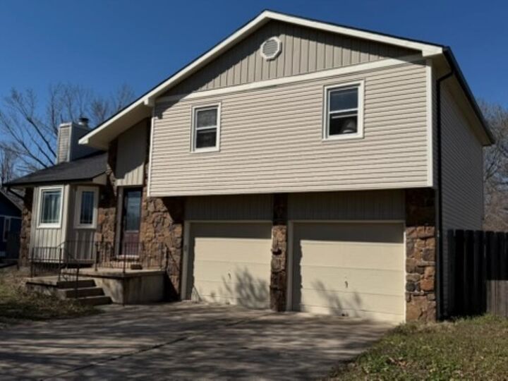 Property Photo:  339 N Parkdale Ct  KS 67212 