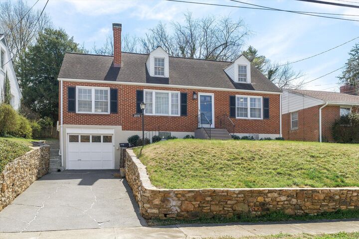 Property Photo:  2650 Laburnum Ave SW  VA 24015 