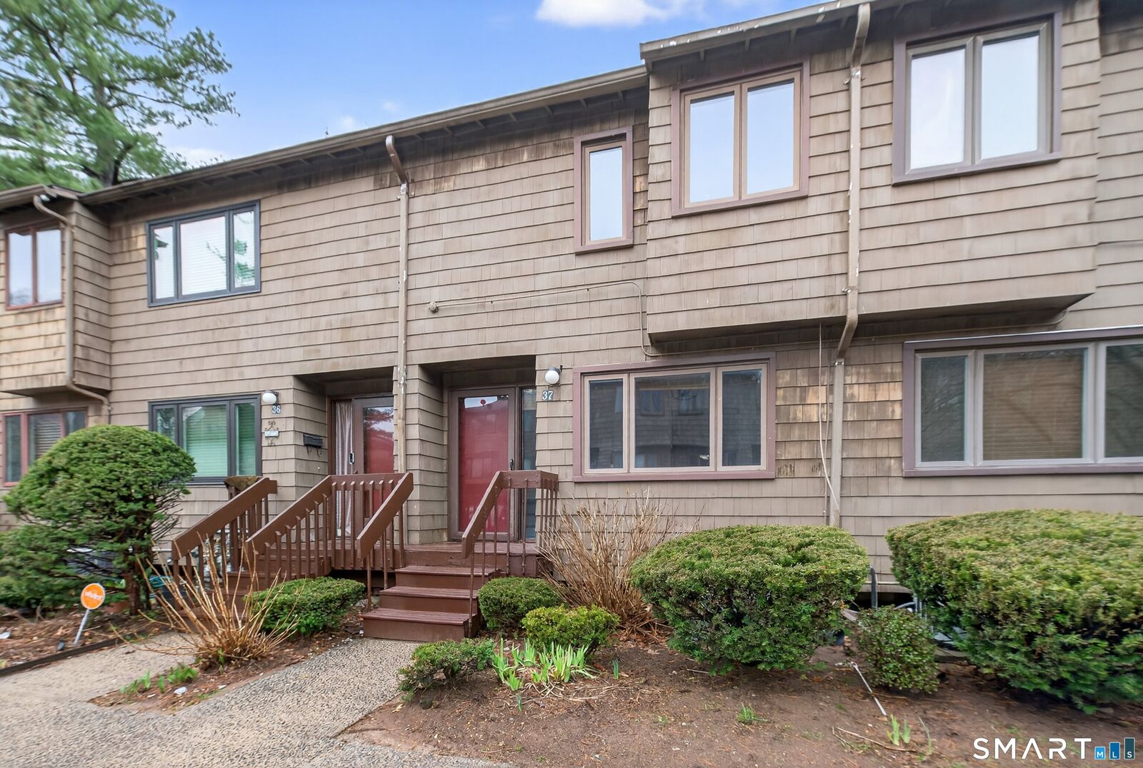 Property Photo: 37 Towne House Road 37 CT 06514