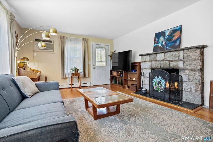 Property Photo:  184 Greenway Street  CT 06517 