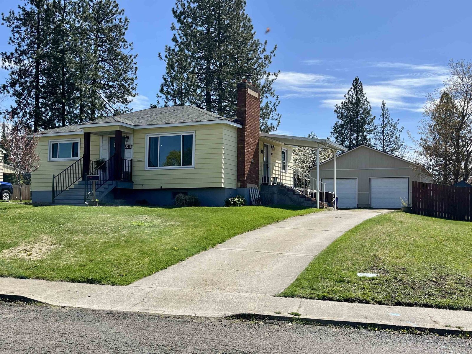Property Photo:  3211 W Queen Pl  WA 99205 