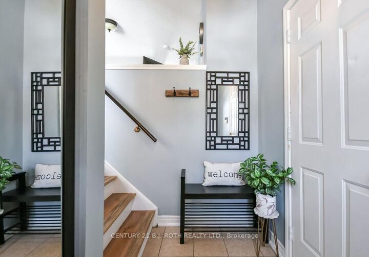 Property Photo:  35 Hawthorne Crescent  ON L4N 9Y7 