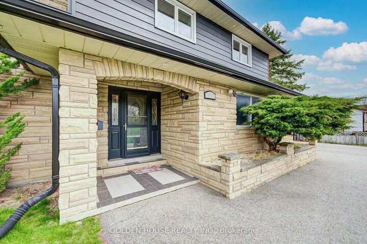 Property Photo: 53 West Park Heights ON L4P 3T9