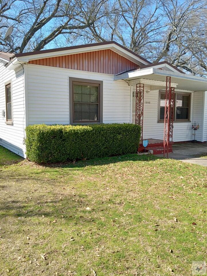 Property Photo: 1207 Mockingbird TX 75501