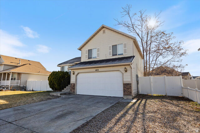 Property Photo: 1453 W Lancelot Dr UT 84119