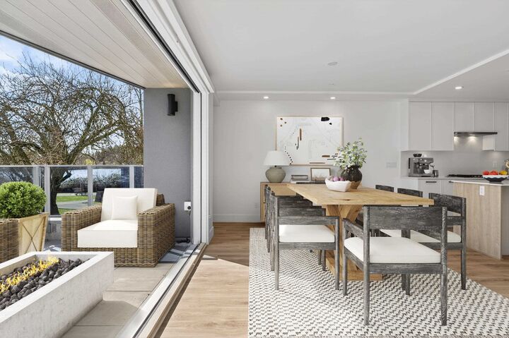 Property Photo: 33160 Plaxton Crescent 6 BC V2S 0N6