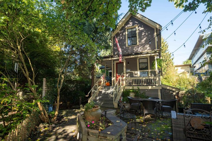 Photo de la propriété: 1119 Pendrell Street BC V6E 1L3