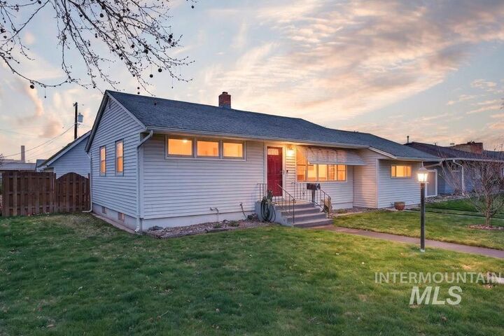 Property Photo:  1115 5th Street  WA 99403 