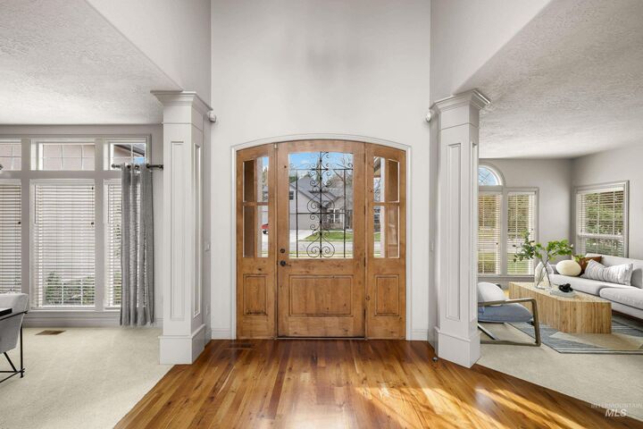 Property Photo: 566 E Greencreek Ct ID 83616