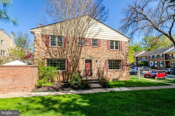 Property Photo:  3032 Seven Oaks Place  VA 22042 