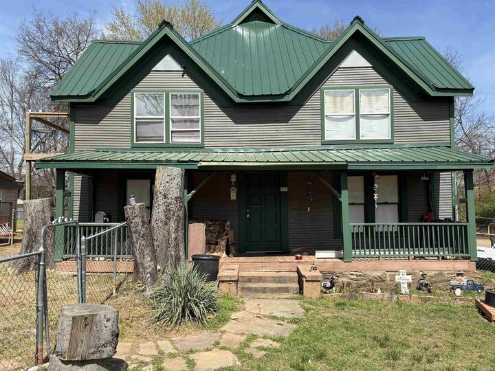Property Photo:  906 W Taylor St  AR 72830 