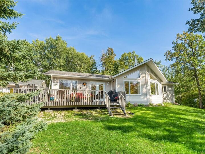 Property Photo:  39 Alexander Drive  MB R0E 0E0 