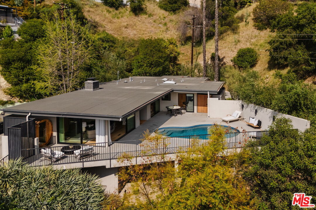 Property Photo:  640 Bohlig Rd  CA 91207 