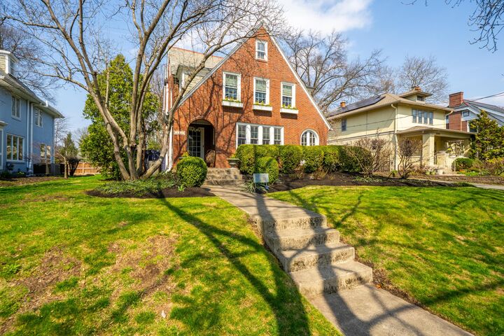 Property Photo: 2188 Bryden Road OH 43209