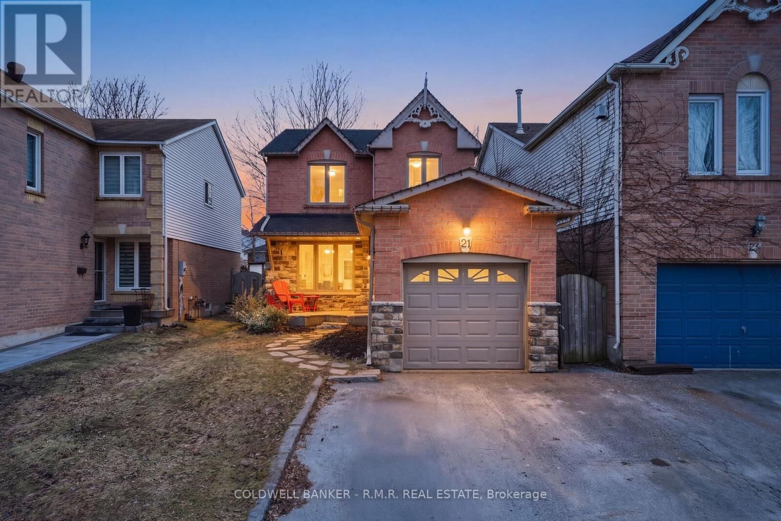 Property Photo:  21 Yorkville Drive  ON L1E 2A8 