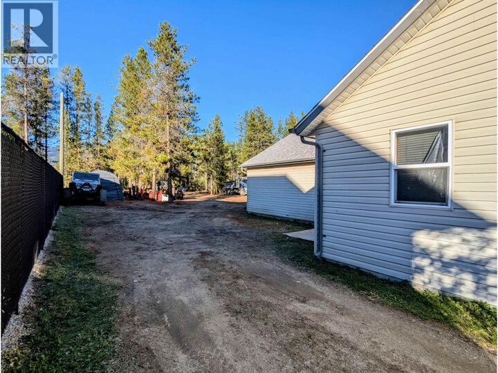 Property Photo: 1222 14th Avenue BC V0E 2Z0