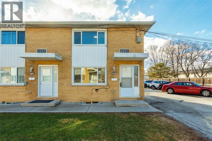 816 Wellington Street 20 — photo 1