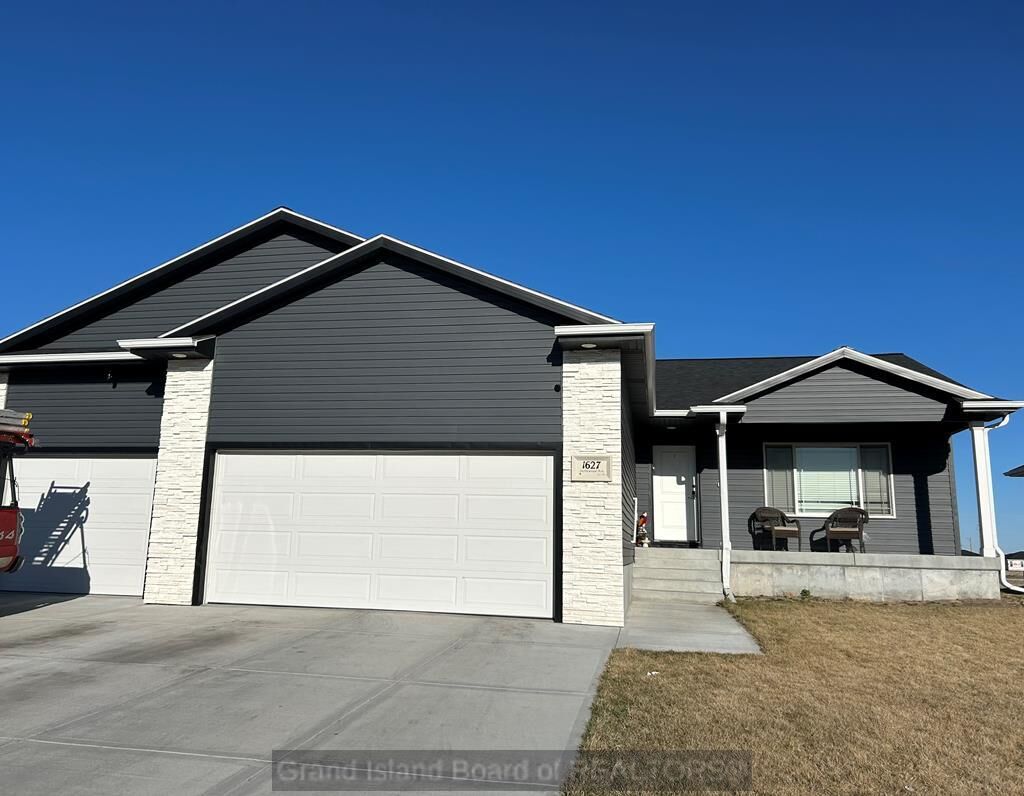 Property Photo:  1627 Stonewood Ave  NE 68803 