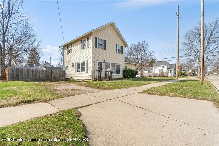 Property Photo: 402 S Sheldon Street MI 48813