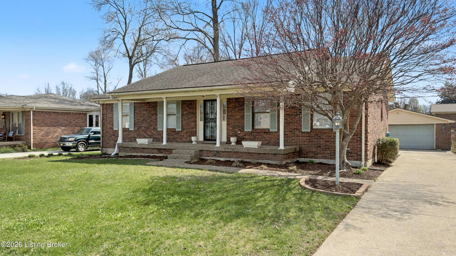 Property Photo:  7616 Nottoway Cir  KY 40214 