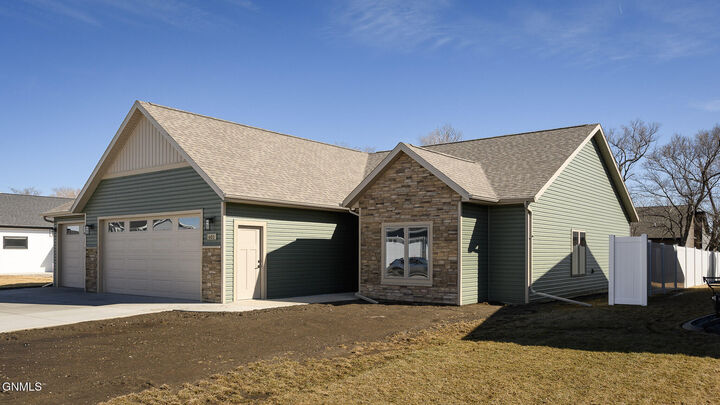 Property Photo:  601 Mehrer Drive  ND 58504 