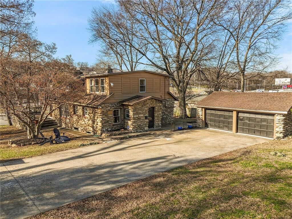 Property Photo:  820 E 85th Street  MO 64131 