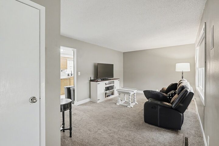 Property Photo:  1312 N Prairie Street  IA 50219 