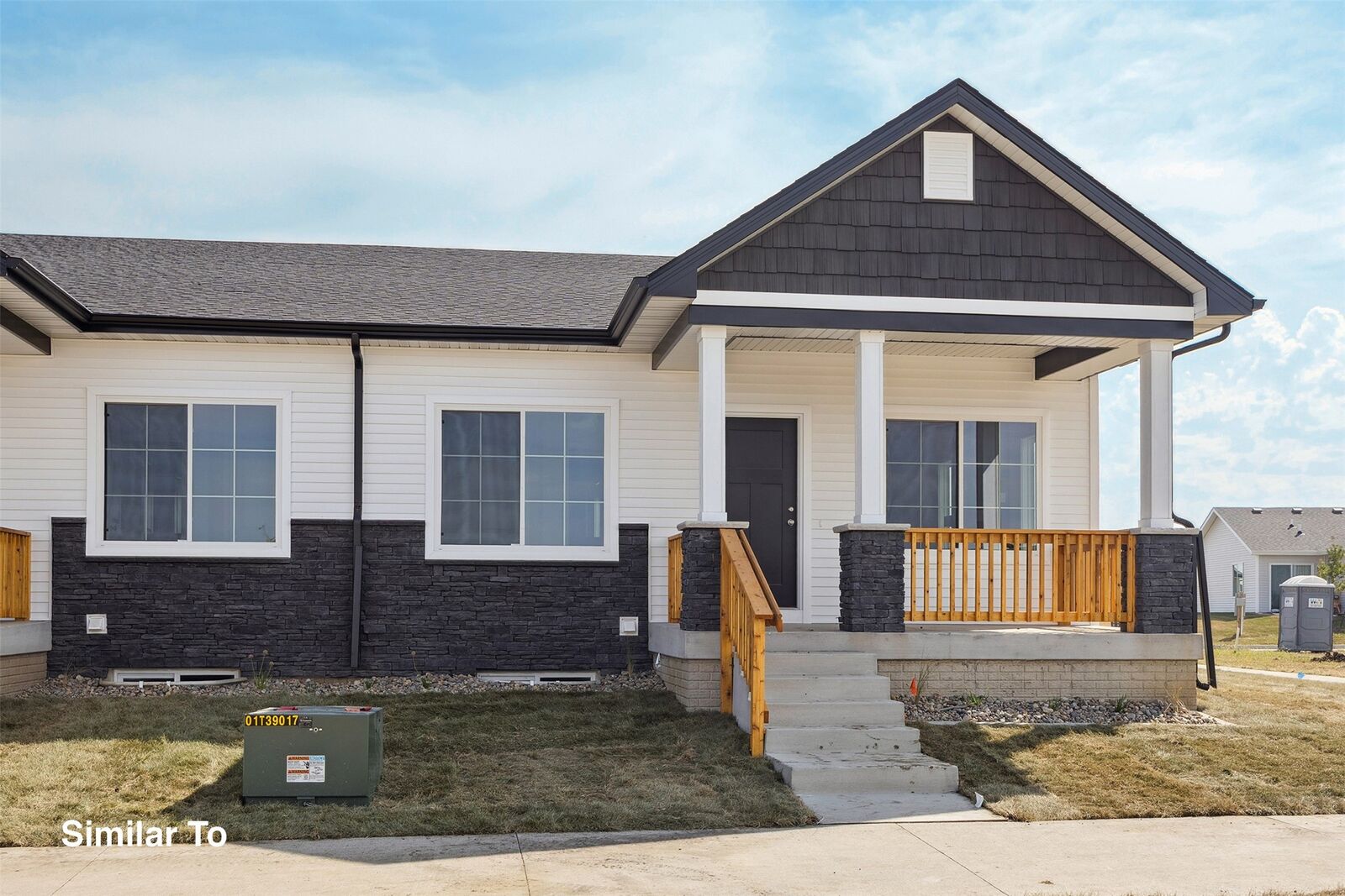 Property Photo:  916 Sawgrass Drive  IA 50211 