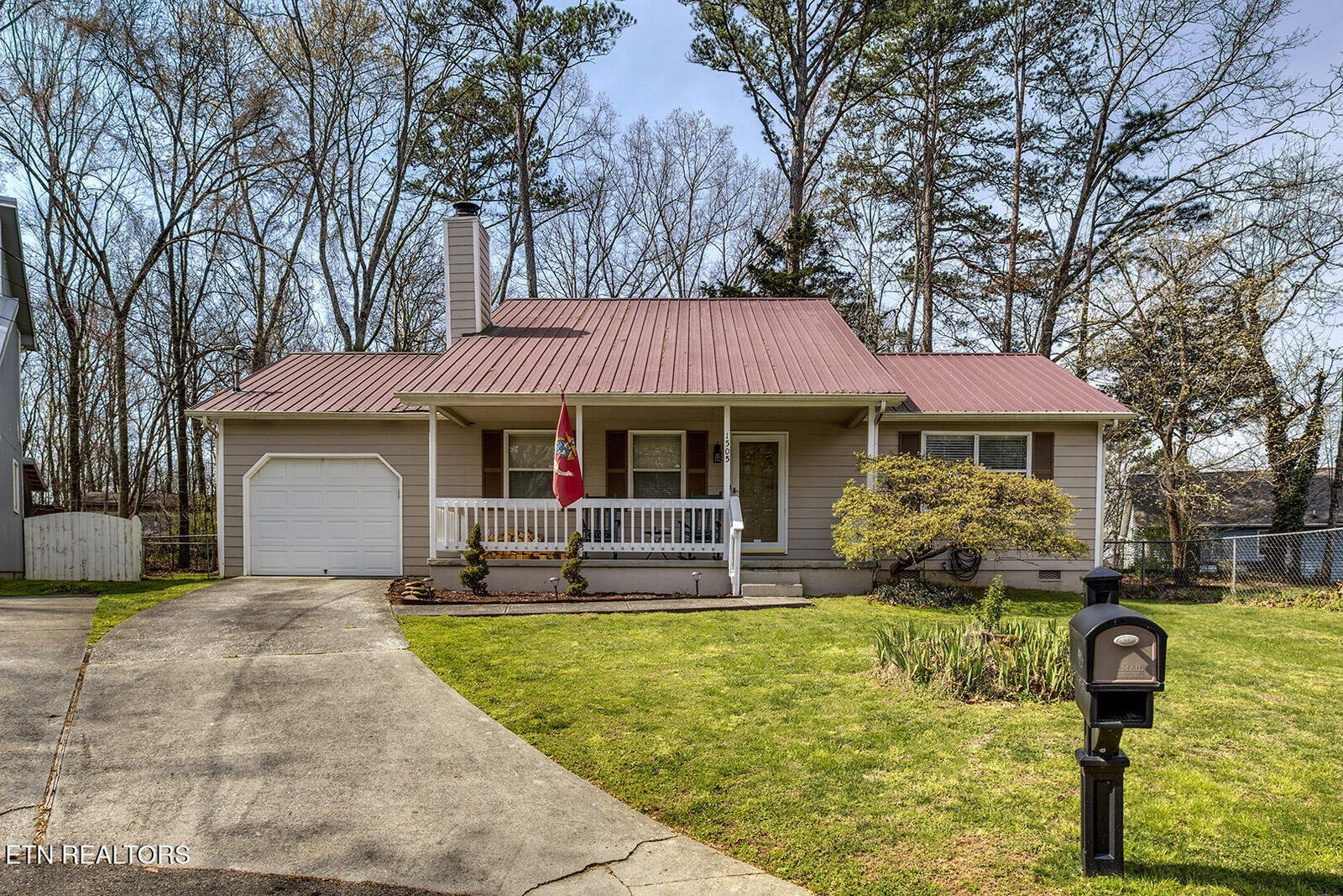 Property Photo: 1505 Rhododendron Court TN 37931
