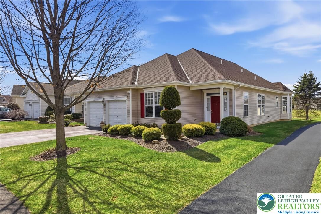 Property Photo: 1944 Kingsview Road PA 18062