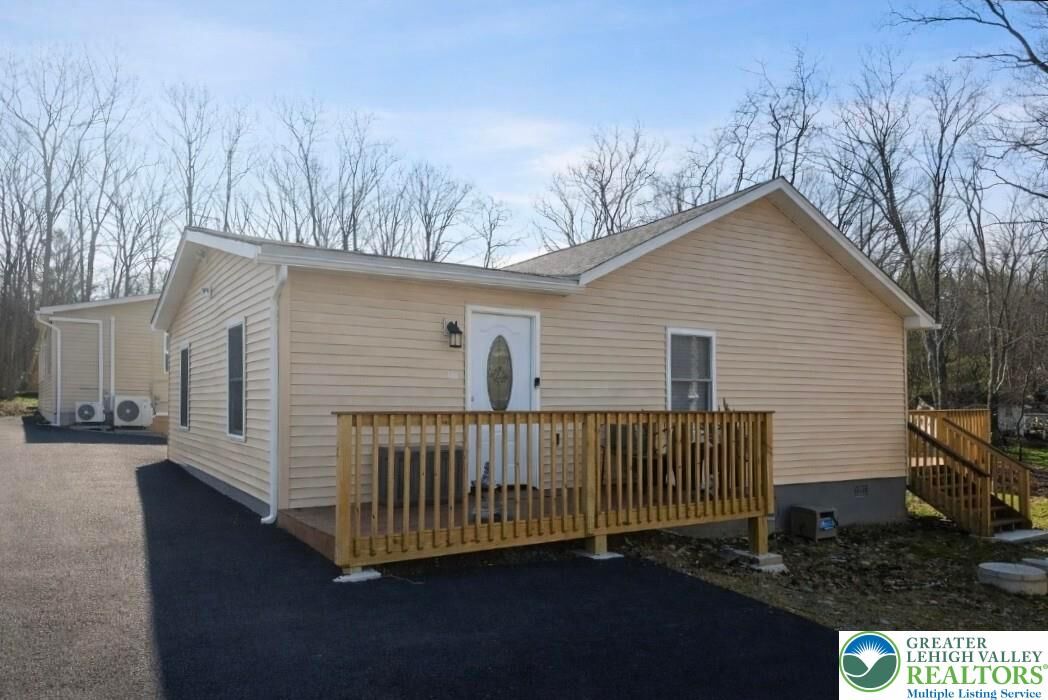 Property Photo:  126 Evergreen Drive  PA 18324 