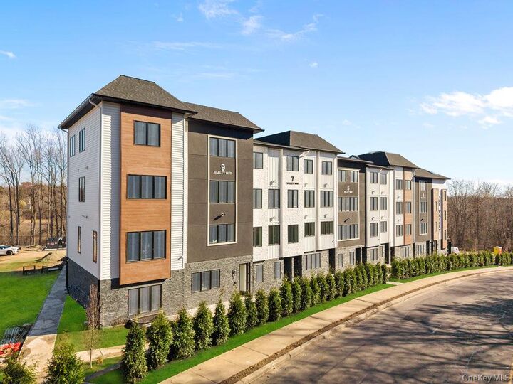 Property Photo:  3 Valley Way 320  NY 10977 