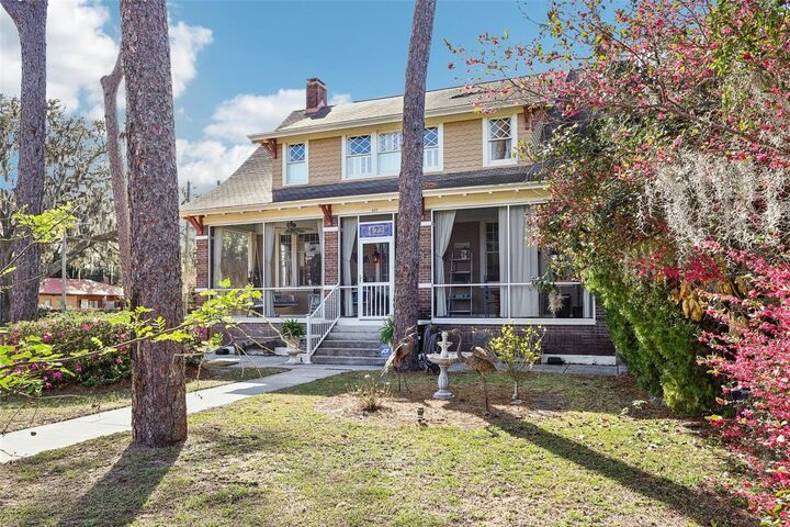 Property Photo:  422 S Center Street  FL 32726 