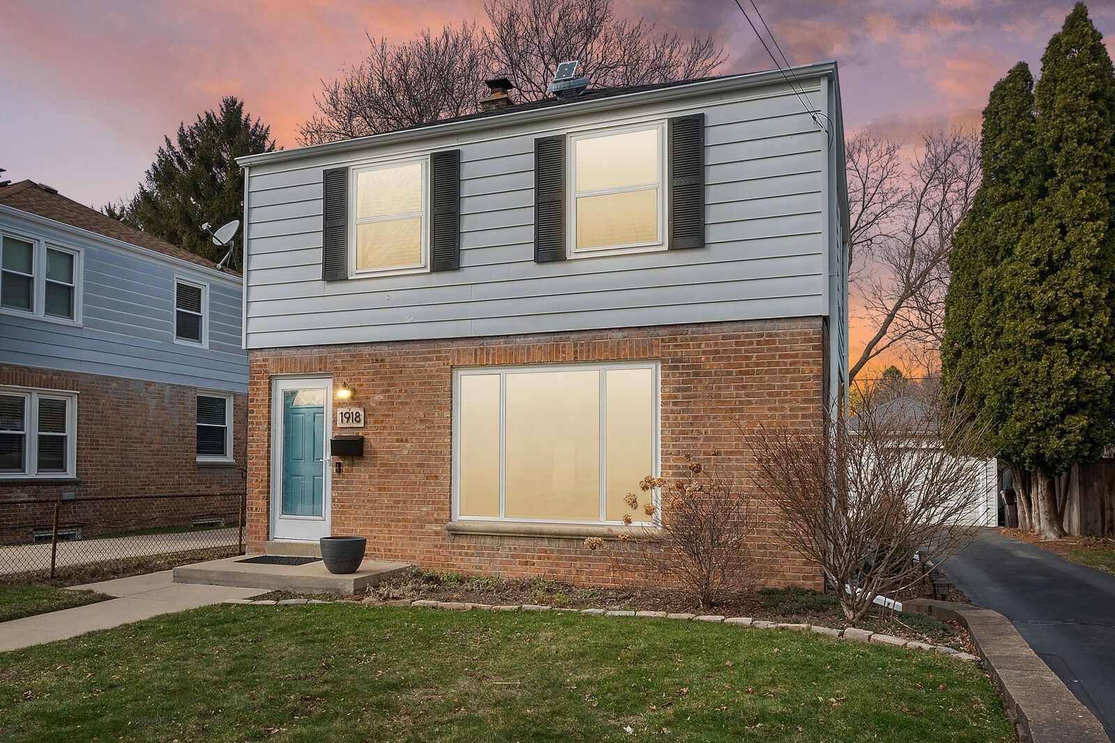 Property Photo:  1918 E Eden Pl  WI 53235 