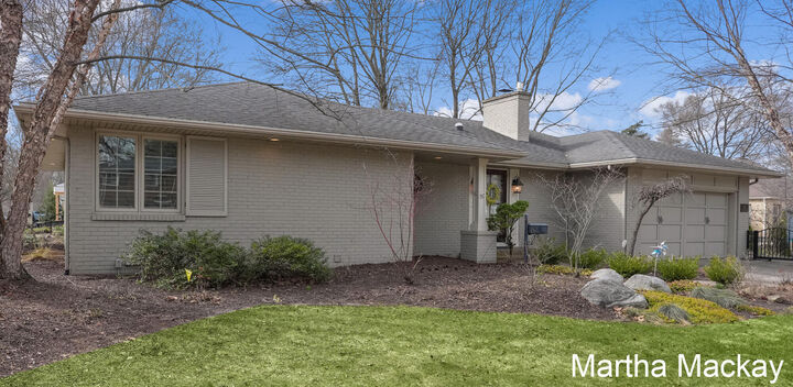 Property Photo:  2020 Argentina Drive SE  MI 49506 
