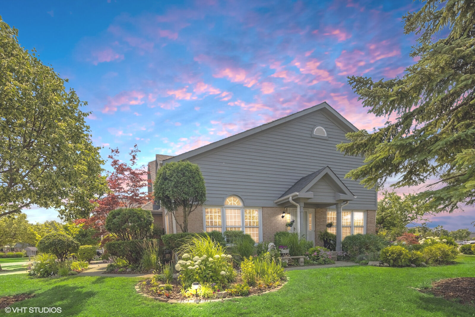 Property Photo:  252 Lynwood Lane  IL 60108 