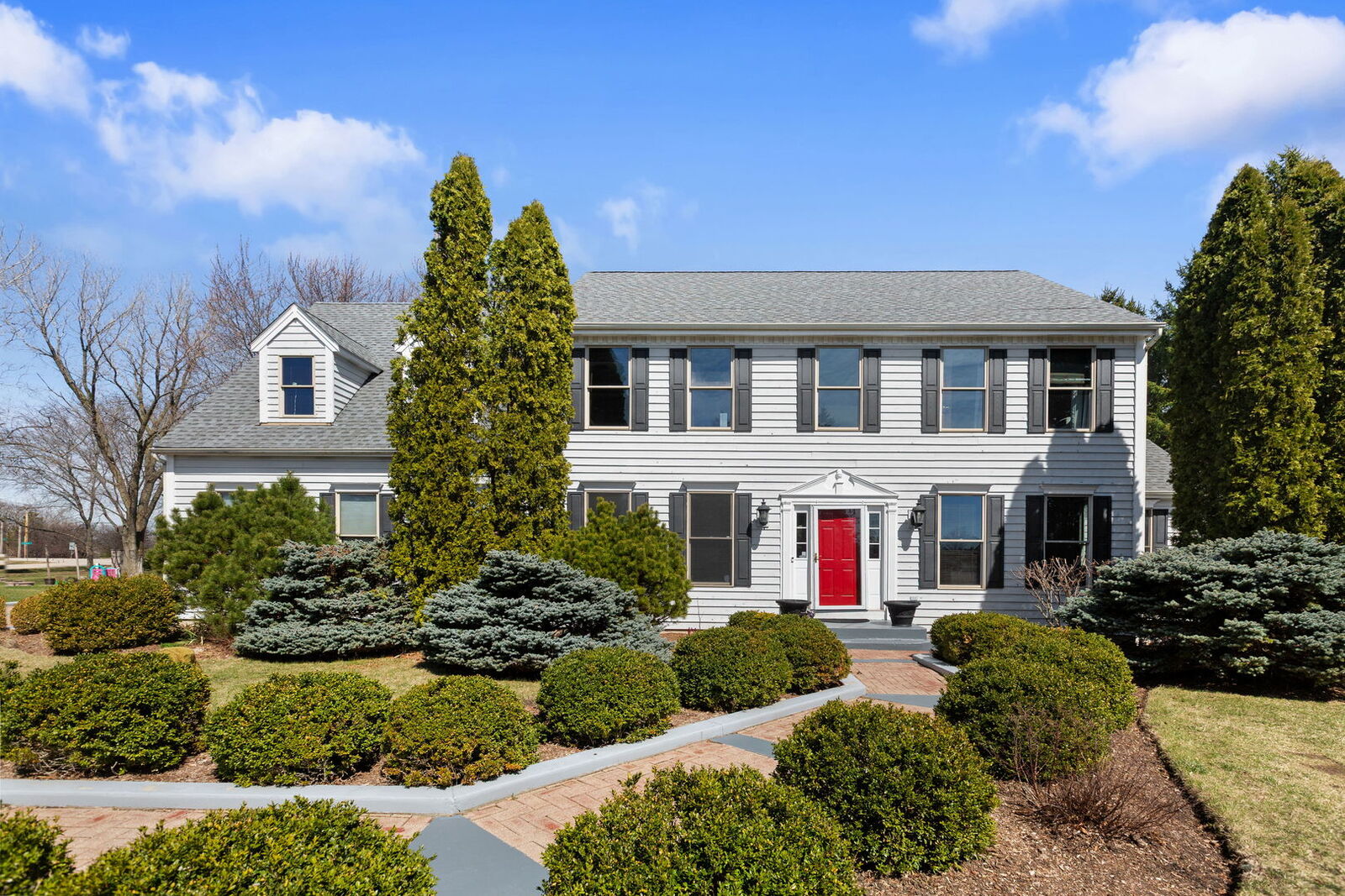 Property Photo: 185 Sycamore Drive IL 60047