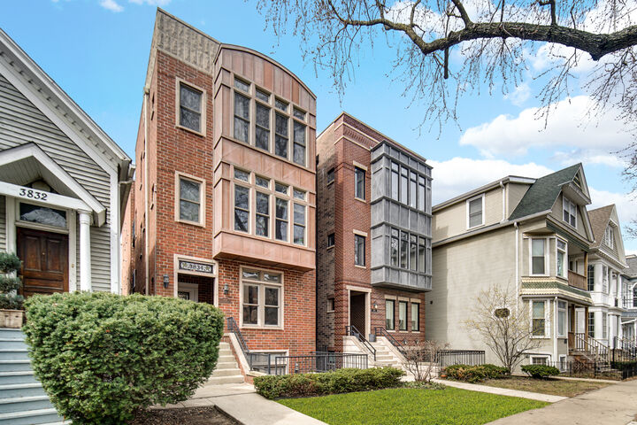 Property Photo: 3834 N Janssen Avenue 3 IL 60613