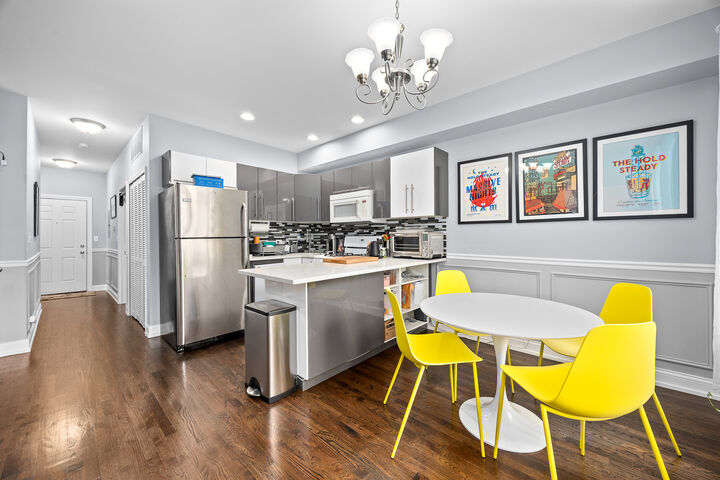 Property Photo:  3648 W George Street  IL 60618 