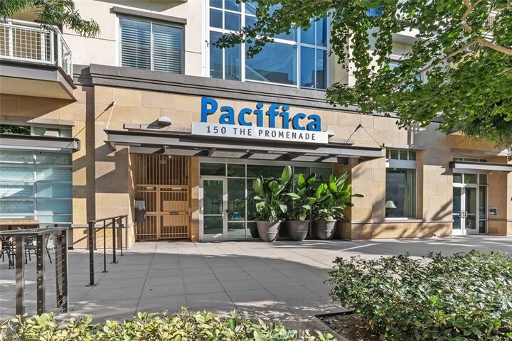 Property Photo:  150 The Promenade N 202  CA 90802 